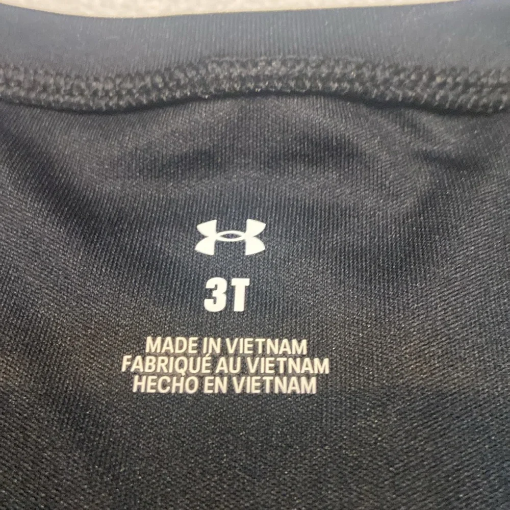 UNDER ARMOUR Size 3T Girls Top Only